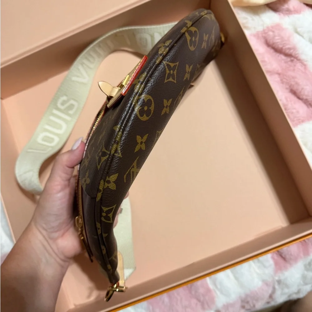 Louis Vuitton Brown and Tan Monogram High Rise Bumbag - Picture 2 of 10